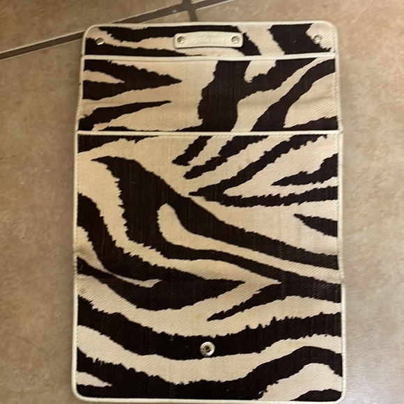 Kate Spade ♠️ wallet. - Picture 4 of 10